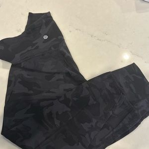 Lululemon Align jogger crop black camo